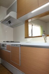 【対面キッチンリフォーム　名古屋市】　扉だけの交換より割安