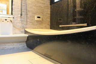 【大府市　浴室リフォーム】　孫と入れる広々お風呂に