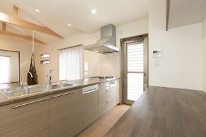 【オーダーキッチン　半田市】　家具のように空間になじむ