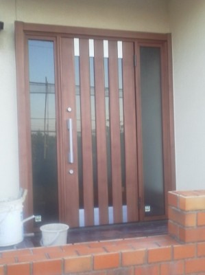 【大府市　玄関ドア交換】　機能だけでなくデザインも良くなって