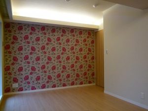 【洋室　クロス張替え】　南欧風のデザインへ