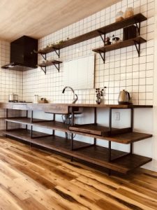 【中古+リノベーション】アイアンキッチンを