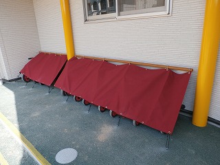 【保育園　三輪車用タープ】　雨に濡れないように
