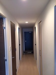 【クロス張替え　一宮市】　玄関～廊下を新調クロスで